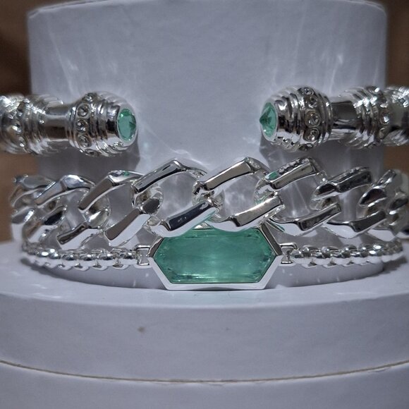 Bracelets - Picture 2 of 6